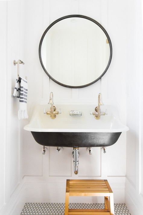 Kid-friendly bathroom with a step ladder, a wall-mounted sink,  and an oversize round mirror hung against crisp white walls. Studio Mcgee Bathroom, Unique Bathroom Sinks, Modern Vintage Bathroom, Trough Sink, Unique Bathroom, Bad Design, Interior Modern, Bath Room, Studio Mcgee