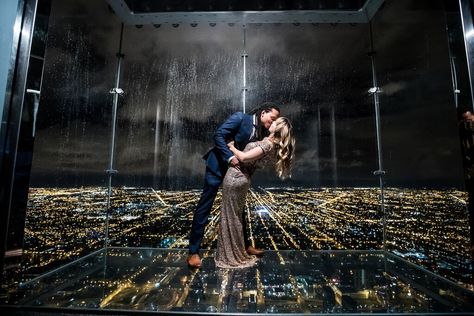 Save the Date Photos at Skydeck Chicago in the Willis Tower Willis Tower Picture Ideas, Skydeck Chicago Pictures, Bday Poses, Skydeck Chicago, Save The Date Pictures, Date Photos, Chicago Engagement Photos, Chicago Pictures, Engagement Pic