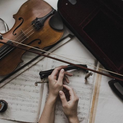 Jem Carstairs, Kubo And The Two Strings, Maxon Schreave, Playing Violin, The Adventure Zone, Violin Music, The Infernal Devices, Dark Academia Aesthetic, Music Aesthetic