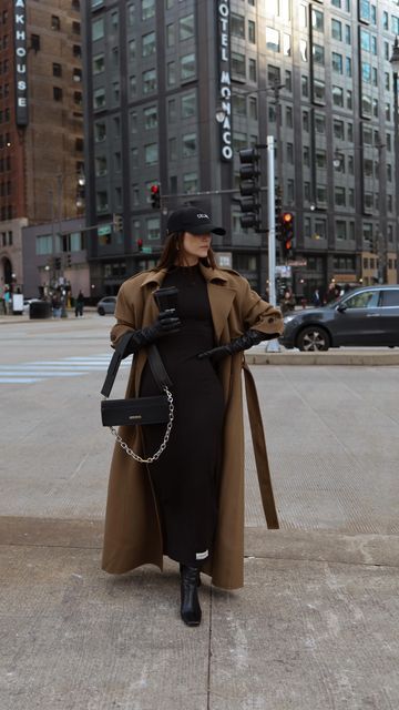 Fall Style Ideas, Minimal Fashion Style, Aesthetic Chicago, Mantel Outfit, Long Coat Outfit, Camel Coat Outfit, Chicago Fashion, Classy Winter Outfits, Cozy Fall Outfits