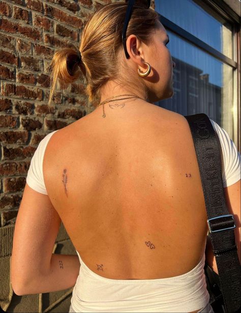 Tiny Back Tattoo Women, Tattoo Back Placement For Women, Back Simple Tattoos Women, Women Sticker Tattoos, Aesthetic Mini Tattoo Ideas, Back Tiny Tattoo Women, Fine Line Tattoo On Back, Small Dainty Back Tattoos, Back Tattoo Small Women