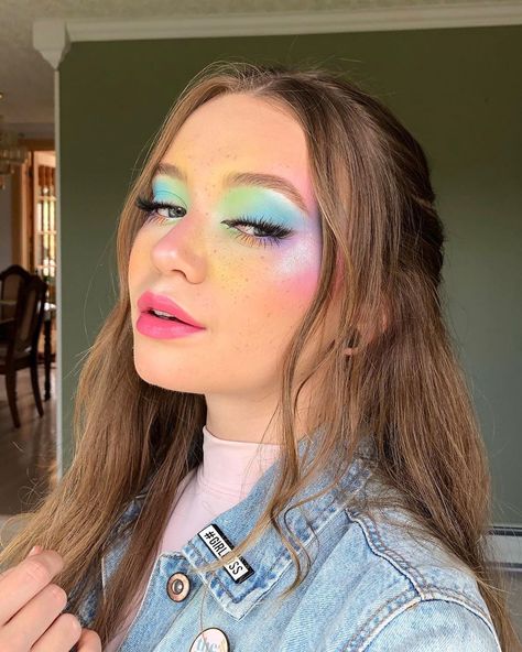 Simple Spring Eyeshadow Looks, Rainbow Freckles Makeup, Pink Pride Makeup, Pride Themed Makeup, Colorful Fairy Makeup, Earth Day Makeup Look, Rainbow Makeup Looks Easy, Carebear Makeup Look, Pastel Fairy Makeup