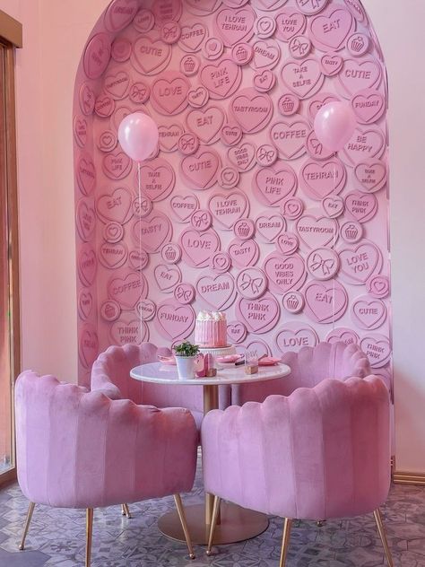 Pink Coffee Shop, Kids Party Venues, Minimalist Bedroom Ideas, Modern Bedroom Ideas, Cute Bakery, Brunch Cafe, Pink Cafe, Selfie Wall, Bakery Design Interior