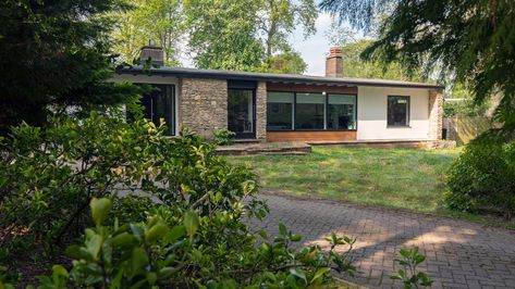 Real home: this extended bungalow has monochrome Mid-century flair | Real Homes Mid Century Bungalow, Latest Decorating Trends, Midcentury House, Backyard Shade, Sims Inspiration, Bungalow Exterior, Mid Century Architecture, Hotel Home, Real Homes