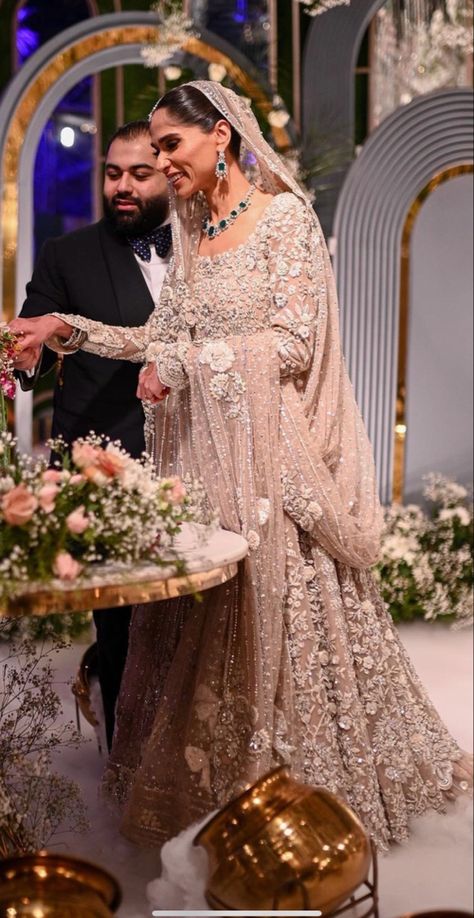 Indian Veil, Long Veils Bridal, Casual Bridal Dress, Asian Wedding Dress Pakistani, Pakistani Bridal Dress, Nikah Dress, Pakistani Brides, Eastern Wear, Walima Dress