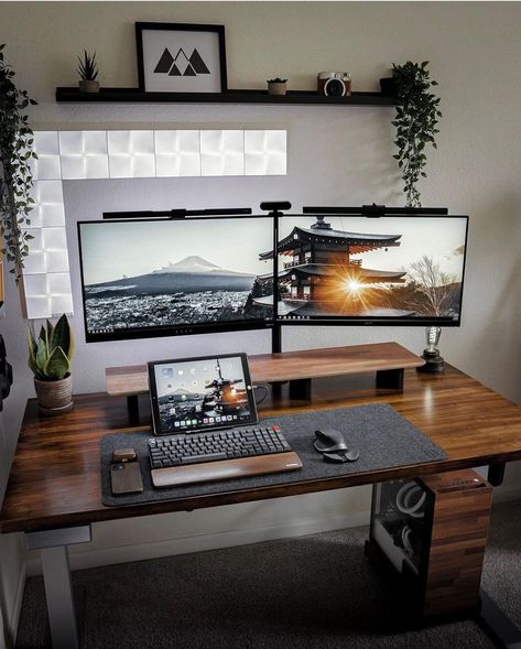 Home Office Dark, Monitor Setup, Setup Inspiration, Dream Setup, Dual Monitor Setup, Home Office Set Up, Gamer Office, Desk Setups, Home Studio Setup