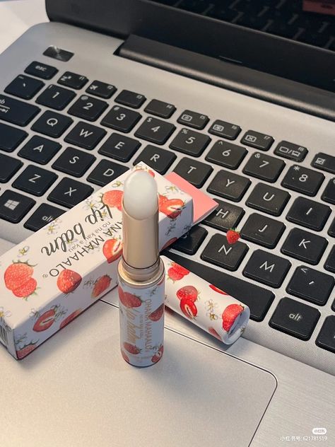 Lip Balm Aesthetic, Cute Lip Balm, Instagram Feed Planner, Face Art Makeup, Makeup Package, Pin Up Outfits, Gloss Labial, Fancy Makeup, Skin Care Kit