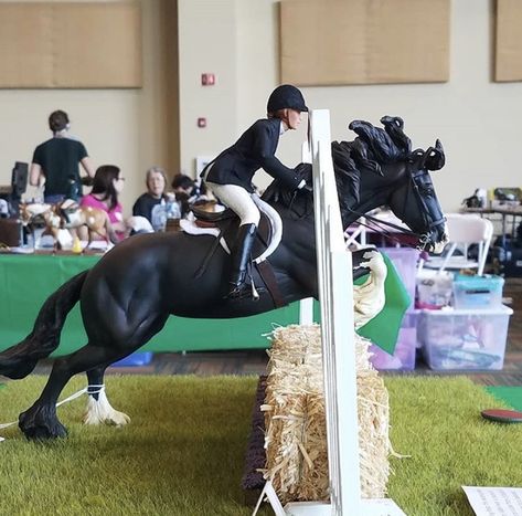 Shliech Horses, Horses Show Jumping, Horse Diorama, Mini Horse Tack, Schleich Horses Stable, Miniature Horse Tack, Horses Beautiful, Unusual Horse, Horse Farm Ideas