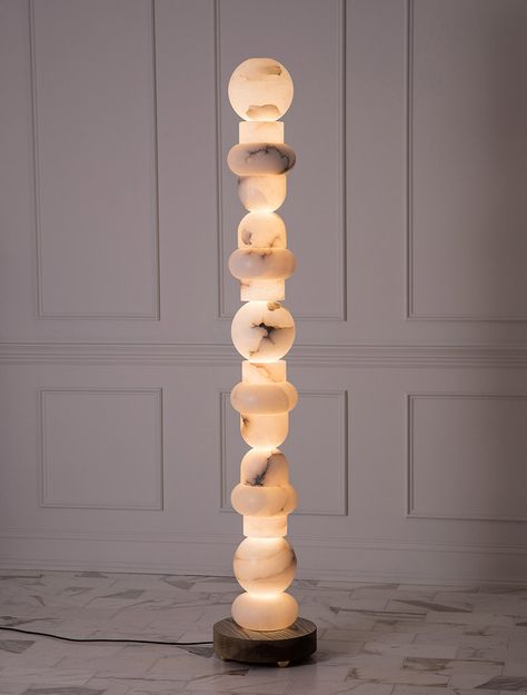 Allied Maker reveals a series of three large totem luminaires in stone, glass, and wood. Luxurious Lamp, Lakehouse Design, Allied Maker, Marble Products, Art Deco Floor Lamp, Diy Lampe, Alabaster Stone, Patricia Urquiola, Handmade Lamps