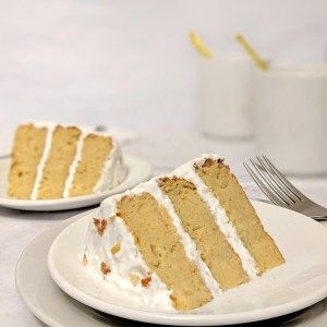 Flourless White Bean Vanilla Cake - Hayl's Kitchen Flourless Vanilla Cake Recipe, Flourless Baking, Cake Sizes And Servings, Bean Cake, Cake Calories, Flourless Cake, Bean Cakes, White Cake Recipe, Vanilla Cake Recipe