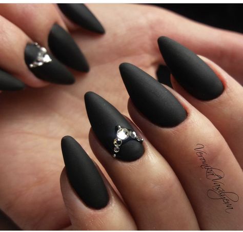 Matte Black Wedding Nails, Black Bridal Nails Wedding, Wedding Nails For Black Dress, Gothic Bridal Nails, Matte Nails With Gems, Gothic Wedding Nails For Bride, Black Nails With Crystals, Rhinestone Nails Black, Gothic Wedding Nails