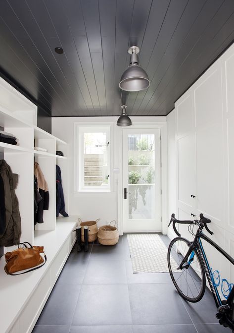 16 Stunning Shiplap Ceiling Design Ideas You Should Know Entryway Designs, Dark Ceiling, Shiplap Ceiling, Mudroom Ideas, Mudroom Entryway, Mudroom Laundry Room, Farmhouse Entryway, Mudroom Design, Foyer Decorating