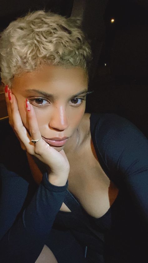 Renell Medrano, Finger Waves Short Hair, Natural Hair Short Cuts, Short Hair Pixie Cuts, Pelo Afro, Hair Crush, Short Blonde, Short Natural Hair Styles, Short Curly Hair