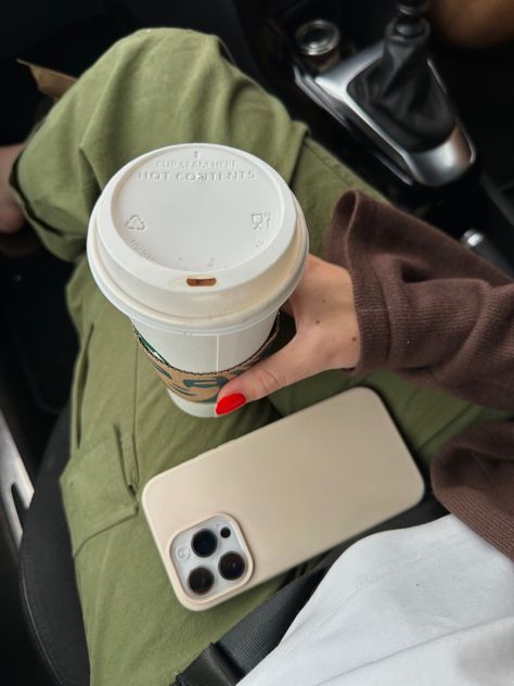 People Drinking Coffee Aesthetic, Walk With Coffee Aesthetic, Driving With Coffee Aesthetic, Girl Drinking Coffee, Girl Drinking Coffee Aesthetic, Coffee Girl, Coffee Love, Aesthetic Girl, Cool Girl