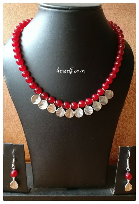 Big Beads Necklace, Red Beads Necklace, Gold Jewellery India, Big Pendant Necklace, Fabric Jewellery, Red Beaded Necklaces, German Silver Jewelry, Terracotta Jewellery, Beaded Necklace Designs