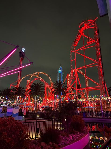 Theme Park Background, Berry Farm Aesthetic, Knotts Berry Farm Aesthetic, Knots Berry Farm, Carnival Aesthetic, Farm Aesthetic, Scary Farm, Florida Family Vacation, Theme Park Outfits