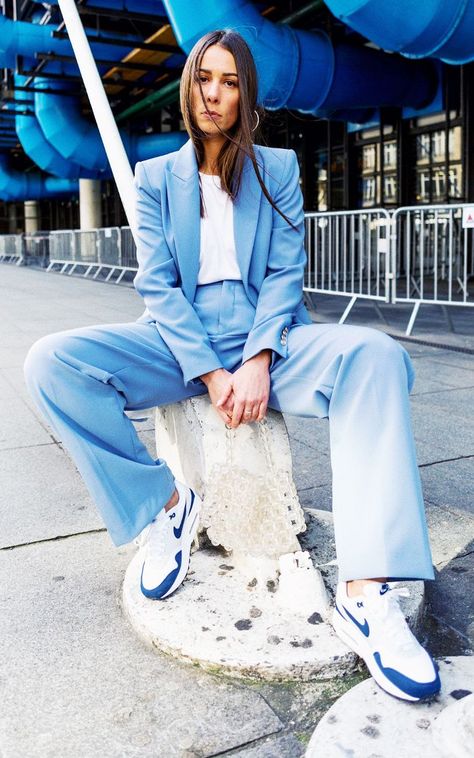 Here's Why Every Influencer Owns This Classic Trainer Style Nike Air Max Women Outfit, Air Max Outfit Women, Nike Gif, Nike Air Max Outfit, Air Max Outfit, Air Max 1s, Double Denim Looks, Androgynous Outfits, Sneaker Lovers