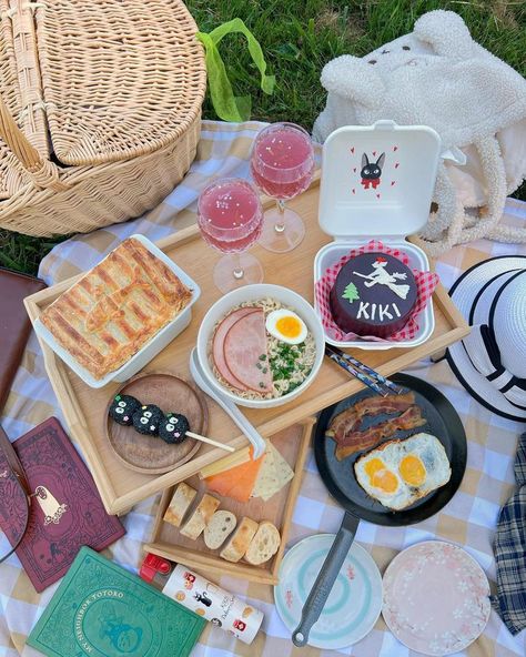 Ghibli Picnic, Studio Ghibli Party, Totoro Party, Passion Fruit Tea, Bestie Things, Cat Themed Parties, Eggs And Bacon, Soot Sprite, Picnic Theme