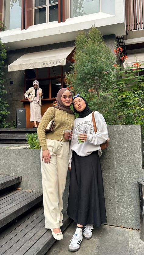 #samba #sweater #ootd #hijab #slingbag #skirt #fossil #innerpashmina #rajut #casual #kurasu #cardigan #loosepants Short Cardigan Outfit Hijab, Ootd Cardigan Crop Hijab, Ootd Vintage Hijab Rok, Rok Skirt Outfit Hijab, Cardigan Outfit Hijab, Sweater Hijab, Cardigan Hijab, Outfit Hijab Casual Rok, Ootd Cardigan