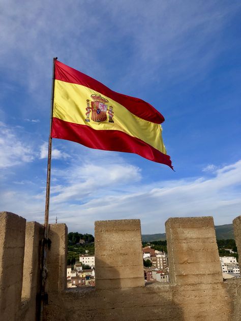 #spain #españa #flag #bandera #castle #castillo Spain Flag Aesthetic, Spain Vibes, Pakistani Flag, Spanish Flags, Spain Flag, Flag Photo, Hello Kitty Art, Muslim Lifestyle, Wallpaper Pictures