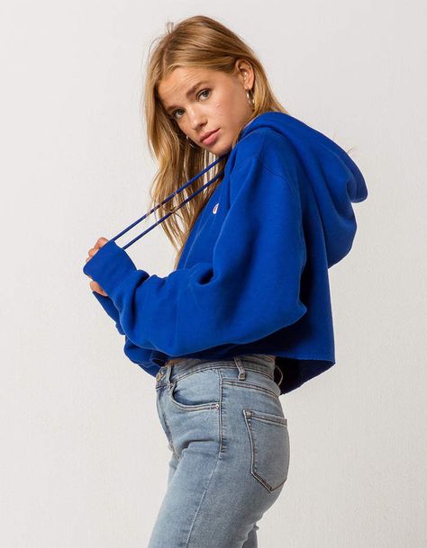 #Champion #hoodie #blue #sweatshirt Tshirt Over Hoodie Outfit, Blue Hoodie Outfit, Champion Clothing, Hoodie Images, Kyle Jenner, Sporty Spice, Aesthetic Hoodie, Women's Outfits, Story Board