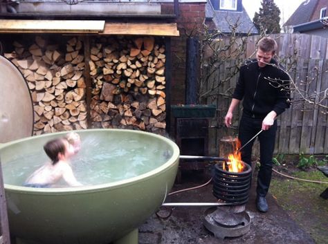 The Dutchtub is a wood fired outdoor hot tub: a fire in the coil warms the water in the tub. Description from weltevree.nl. I searched for this on bing.com/images Backyard Spa, Hot Tubs Saunas, Hot Tub Garden, Glamping Site, Wood Shop Projects, Hot Tub Outdoor, Cool Inventions, Outdoor Fire Pit, Outdoor Oasis