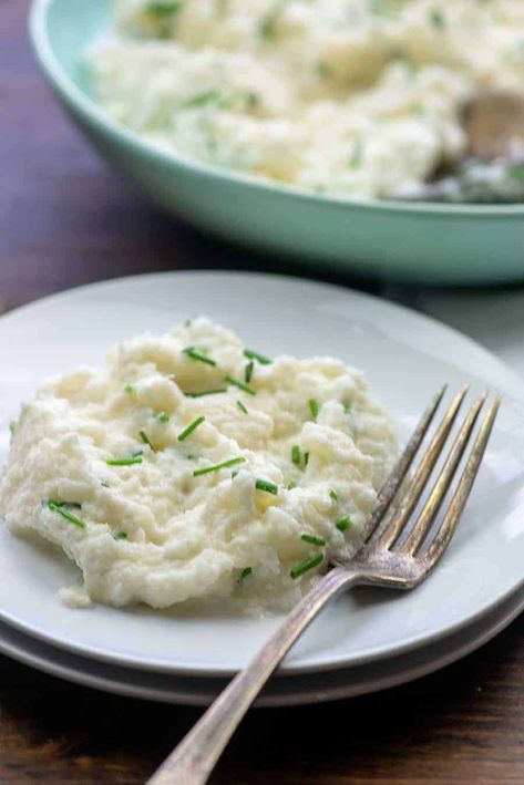 Low carb mashed turnips made extra creamy with cream cheese! Perfect keto side dish! #keto #lowcarb #turnips #recipe Mashed Turnips, Turnips Recipe, Baked Brussel Sprouts, Low Carb Side Dish, Low Carb Life, Turnip Recipes, Low Carb Side, Easy Summer Side Dishes, Cheese Keto