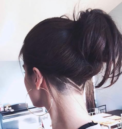 Undercut Curly Hair, Undercut Hair Designs, Undercut Hairstyles Women, Undercut Hair, Undercut Long Hair, Undercut Designs, Shaved Hair Designs, Hair Tattoos, Penteado Cabelo Curto