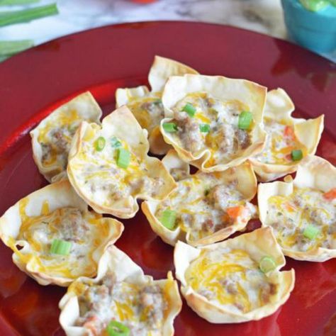 Sausage Stars Mini Wonton Bites - 💕 Kimspired DIY 💕 Wonton Bites, Wonton Appetizer Recipes, Sausage Stars, Better Batter Gluten Free, Wonton Appetizers, Recipe For Sausage, Wonton Wrapper Recipes, Wonton Cups, Delicious Appetizer Recipes