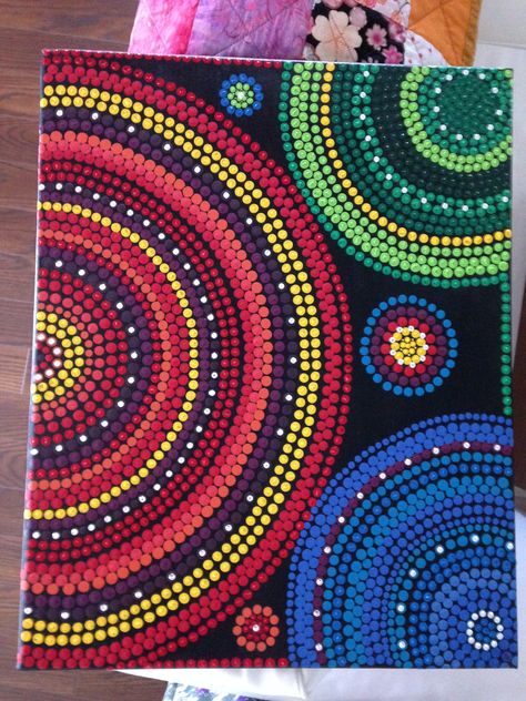 Dotted Painting, Aboriginal Dot Art, Mandala Rock Art, Art Sketches Doodles, Mandala Canvas, Dot Net, Mandala Rocks, Glass Bottle Crafts, Dot Mandala