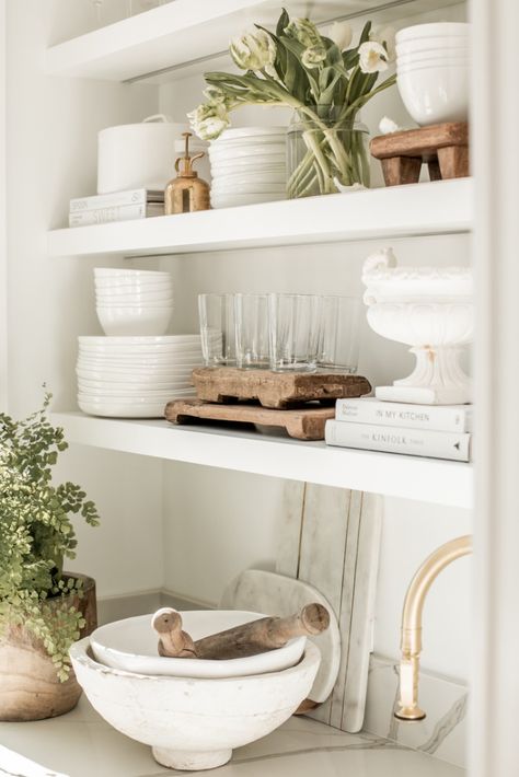 Decorating Open Shelves In Kitchen, French Modern Kitchen, Kitchen Design Color, Apartment Decoration, Rustic Kitchen Design, White Dishes, Rustic Kitchen Decor, Kitchen Marble, Decoration Inspiration