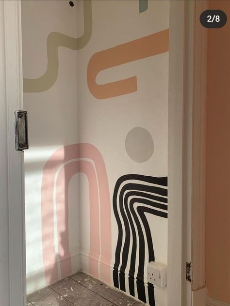 Wall Paint Patterns Swirl, Funky Accent Wall Paint, Trendy Wall Paint Ideas, Color Block Wall Mural, Creative Painted Walls, Mini Mural Ideas, Retro Wall Mural Diy, Squiggle Accent Wall, Hand Painted Bathroom Wall Mural