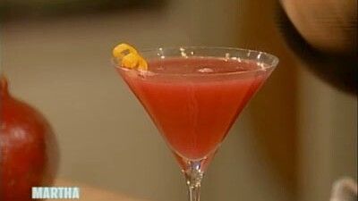 POMtini | Martha Stewart Holiday Drinks Alcohol, Drinks Alcohol, Grapefruit Juice, Pomegranate Juice, Breakfast Brunch Recipes, Holiday Drinks, Holiday Entertaining, Orange Peel, Fruit Flavored