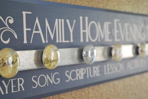 Family Home Evening Board- Oh I love the strip of metal for magnets. Tablero para anotar las asignaciones de la Noche de Hogar, hecha con fotos e imanes. Relief Society Crafts, Super Saturday Crafts, Fhe Lessons, Dad Advice, Relief Society Activities, Family Worship, Family Home Evening, Families Are Forever, Summer Fun List