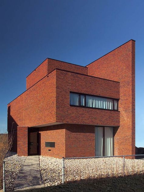 Brick Wall House boasts minimalist style with maximum appeal Brick Wall House, Modern Brick House, Brick House Designs, Home Styles Exterior, Brick Architecture, House Blend, Brick Facade, Unique Houses, Brick Building