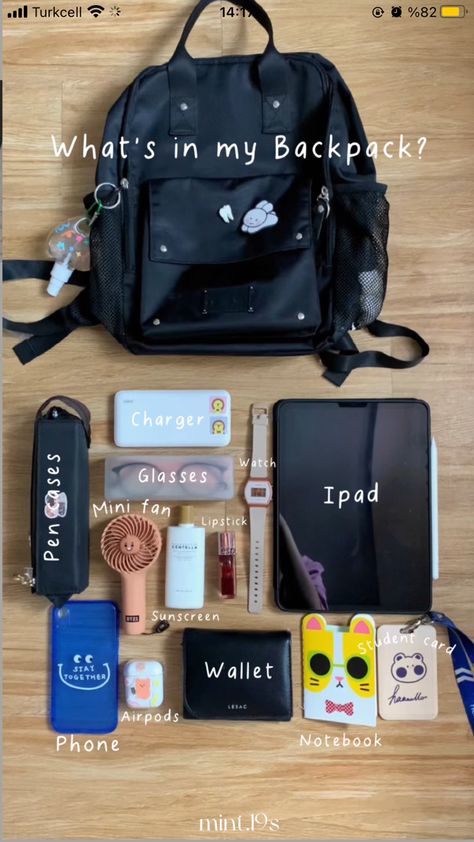 Backpack Tour, Study Fashion, School Backpack Essentials, What's In My Backpack, Back To University, Everyday Bag Essentials, Uni Bag, My Backpack, Backpack Essentials