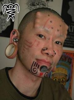 Celebrity Piercings, Piercing Face, Chain Gang, Tattoo Prices, Face Piercings, Piercings Unique, Face Tattoos, Body Jewelry Piercing, Face Tattoo