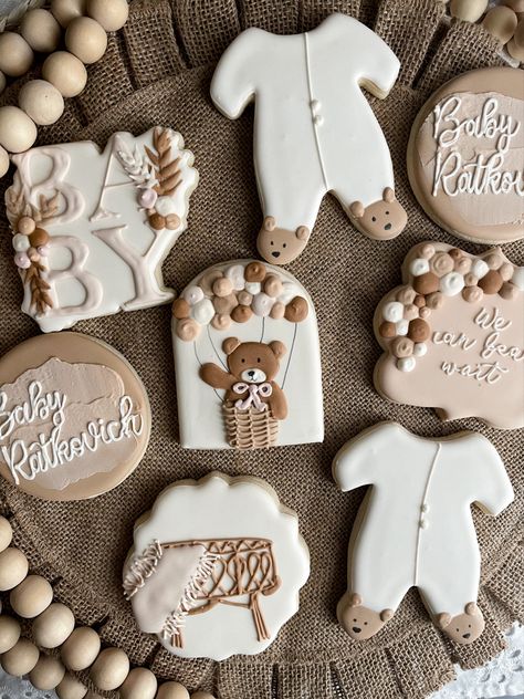 P Baby Shower Sugar Cookies, Teddy Bear Baby Shower Theme, Bear Baby Shower Cake, Baby Shower Themes Neutral, Classy Baby Shower, Bear Baby Shower Theme, Idee Babyshower, Baby Shower Treats, Baby Shower Theme Decorations