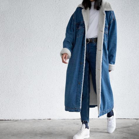 Denim On Denim Looks, Denim Texture, Jean Jacket Outfits, Denim Trends, Sherpa Lined, Denim Coat, Affordable Clothes, Street Chic, Womens Casual Outfits