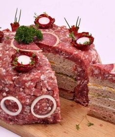 funny food - lustiges essen für gross und klein creativ zubereitet Meat Cake, Gross Food, Sandwich Cake, Party Buffet, Snacks Für Party, Food Pin, Food Humor, Food Decoration, Keto Recipes Easy