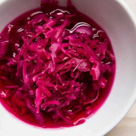 Quick Pickled Cabbage, Purple Cabbage Recipes, Apple Coleslaw Recipe, Canning Pickles Recipe, Cabbage Health Benefits, Apple Coleslaw, Pickled Red Cabbage, Red Cabbage Recipes, Healthy Birthday