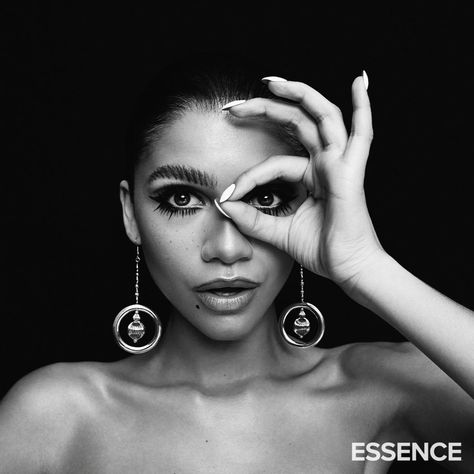 feral on Twitter: "zendaya paying tribute to donyale luna, the first black supermodel… " Black Style Icons, Zendaya Photoshoot, Estilo Zendaya, Makeup Wallpaper, Euphoria Fashion, Female Gaze, Zendaya Maree Stoermer Coleman, Essence Magazine, Black Hollywood