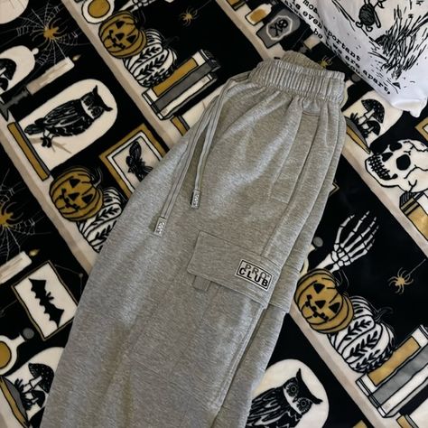 Pro club Heavyweight Cargo Sweats. Size small Pro Club Sweat Pants, Proclubs Sweats, Pro Club Sweatpants Outfit, Sweatpants Outfit Girl, Proclub Sweats, Pro Club Pants, Pro Club Sweatpants, Pro Club Sweats, Pro Club Outfits