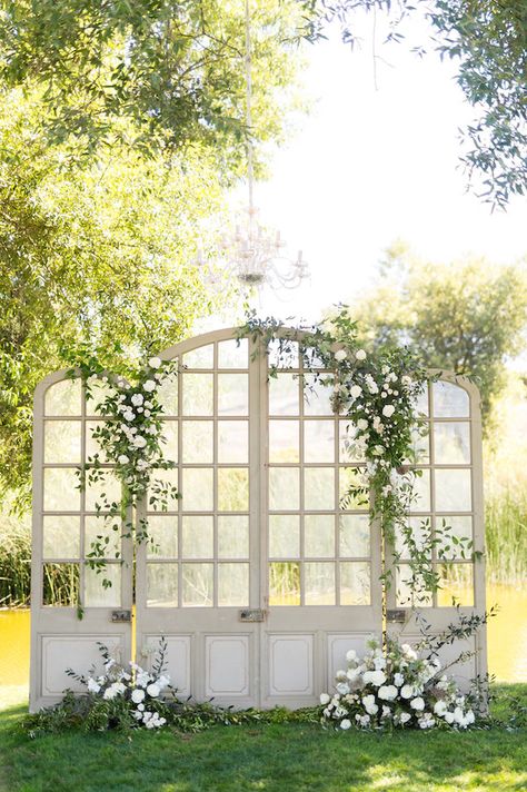 Ceremony Backdrop | Found Rentals #wedding #weddinginspiration #weddingdecor Wedding Trellis, Outdoor Wedding Backdrops, Door Backdrops, Outdoor Backdrops, Garden Backdrops, Wedding Planning Decor, Wedding Backdrop Design, Wedding Altars, Wedding Ceremony Backdrop