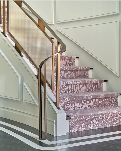 Fluted Glass Staircase, Traditional Wall Paneling, Exterior Railing Ideas, Bench Architecture, Stairway Handrail, Stairway Railing Ideas, Stair Wall Design, Cove Lights, Bamboo Wall Decor