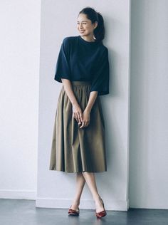 Elegant Work Outfits, Sophisticated Women, 일본 패션, Long Skirt Outfits, Look Retro, Mode Casual, Classy Work Outfits, Trendy Fashion Outfits, Work Outfits Women