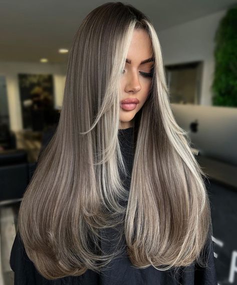 Blonde Face Frame, Ash Blonde Hair With Highlights, Brown Skin Blonde Hair, Winter Hair Colour For Blondes, Brunette With Blonde, 2024 Haircuts, Interesting Hair, Pale Skin Hair Color, Face Framing Hair