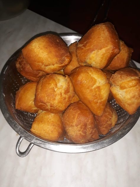 If you grew up in Zambia, you know what this is...kind of takes me back to my childhood years...sooo delicious Zambian Food, Carribean Food, Fritter Recipes, Quick And Easy Breakfast, African Food, Breakfast Breads, Donut Recipes, Food Obsession, Easy Breakfast