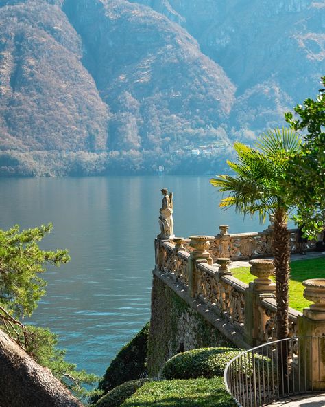 Villa Balbianello, one of Lake Como’s most stunning villas 😍 Located in the town of Lenno, on the western side of the lake, Villa Balbianello is a must see if you plan to visit the area. 🚌 From Milan head to Como San Giovanni station and from there take the bus C10 towards Menaggio. Get off at the Lenno - Chiesa bus stop I consider this the fastest option to reach Lenno, but you can also take the ferry from Varenna or Como 💚 The Villa is reachable in two ways: 1) 1 km walk from the port of ... Villa Deste Lake Como, Lake Como Winter, Lake Como Aesthetic, Varenna Lake Como, Villa Balbianello, Lake Como Villas, Italian Gardens, Lake Villa, Future Vision