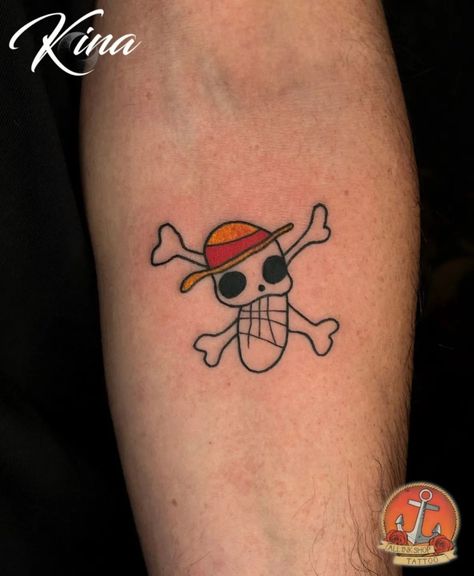 One piece jolly roger Eseguito da @_kina.tattoo_ One Piece Flag Tattoo, One Piece Jolly Roger Tattoo, Jolly Roger Tattoo, Ace Tattoo One Piece, One Piece Jolly Roger, Ace Tattoo, One Piece Tattoos, Pieces Tattoo, Flag Tattoo